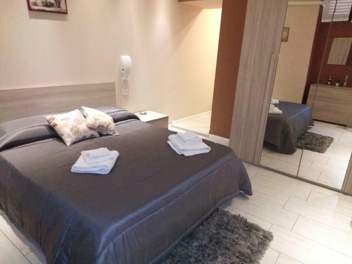 Primo Hotel Catania Bagian luar foto